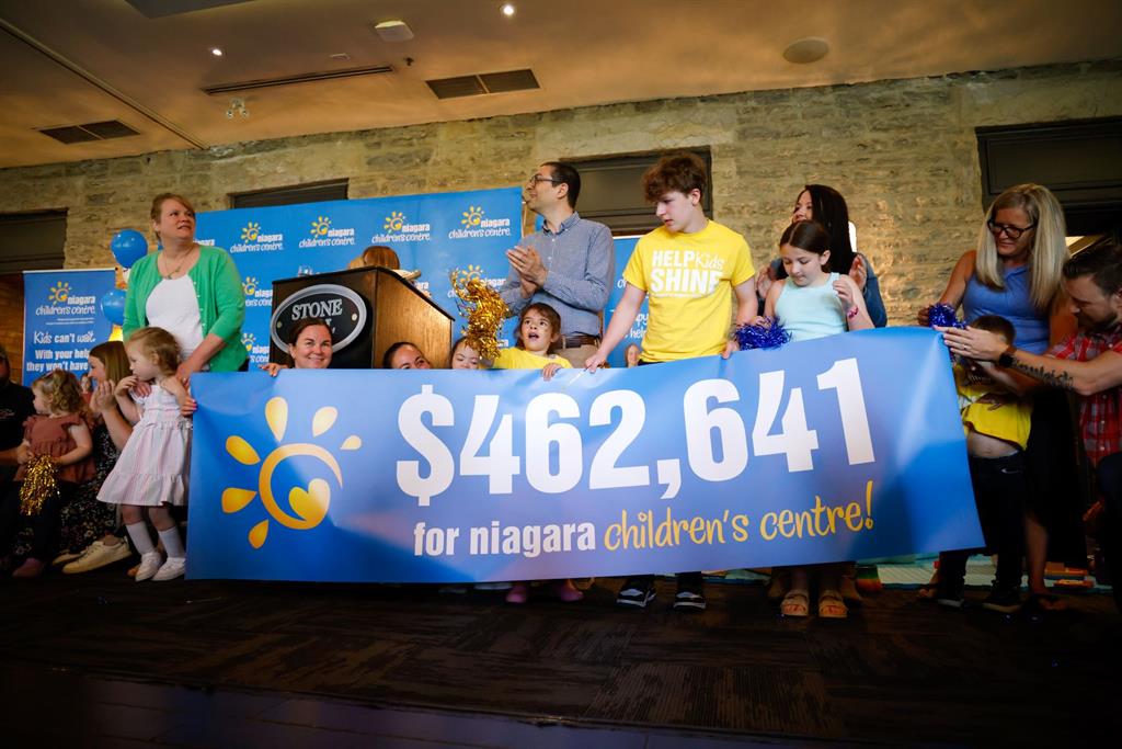 People display $462,641 while on stage