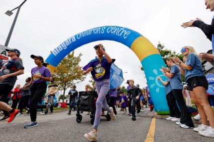 People race under inflatable archway at event